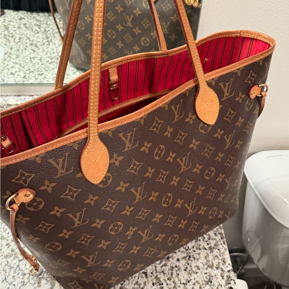 Louis Vuitton Neverfull MM W/ Wristlet